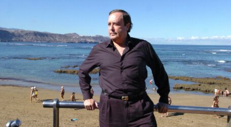 La Biblioteca Insular de Gran Canaria impulsa un homenaje al poeta Jorge Justo Padrón cuando se cumplen casi tres años de su desaparición