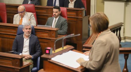 Clavijo espera que el respaldo mayoritario del Parlamento impulse los cambios legislativos para la derivación de menores no acompañados