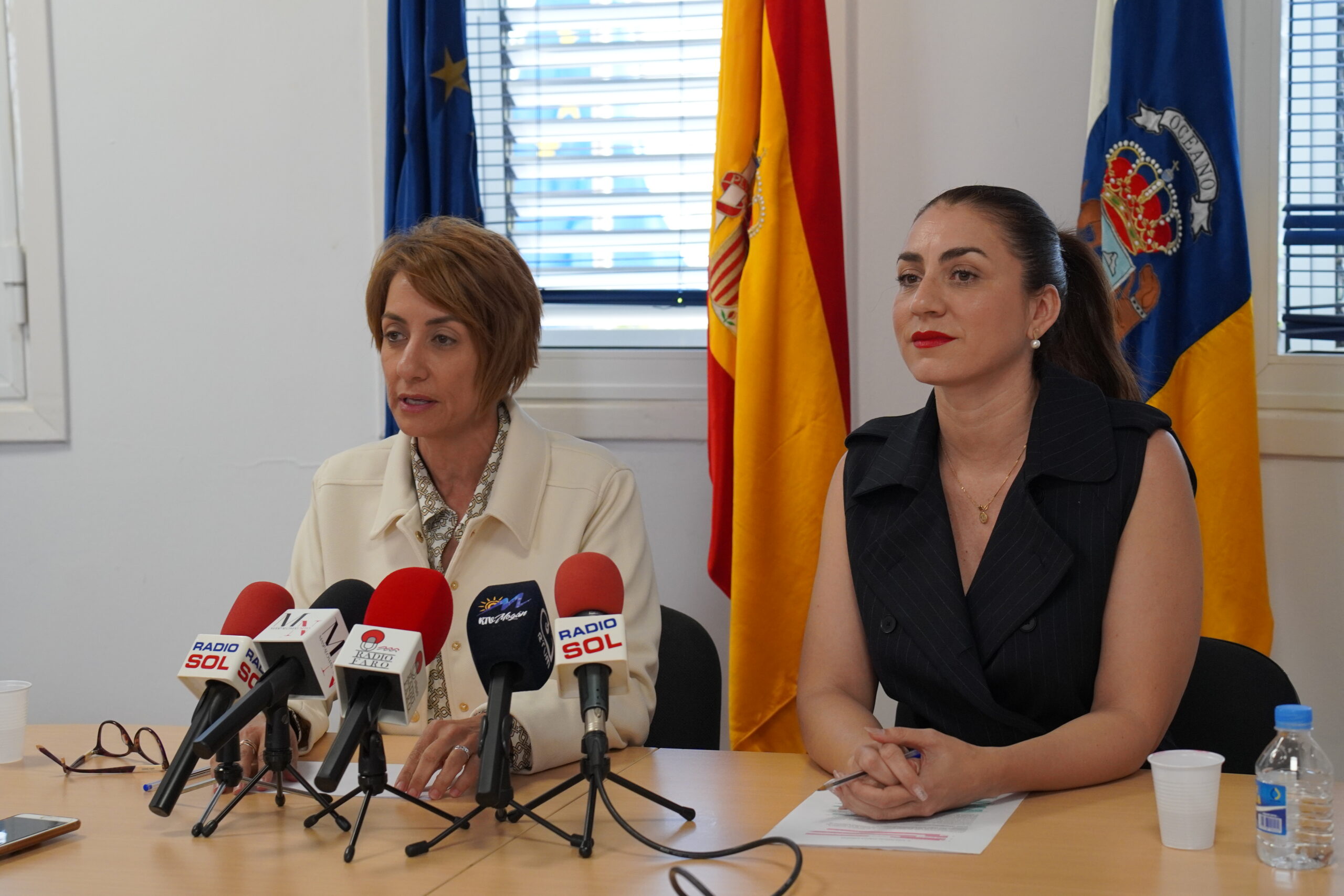 Onalia Bueno y Vidina Cabrera denuncian la incompatibilidad del cargo de director insular de Juan Manuel Gabella