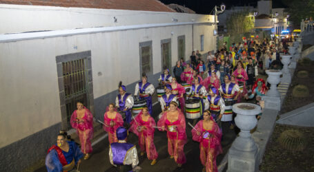 El carnaval ya discurre por los barrios de Mogán