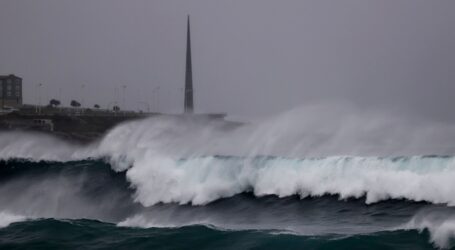 Canarias declara la situación de prealerta por fenómenos costeros en el archipiélago