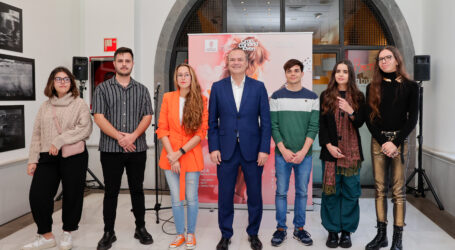 Gran Canaria inaugura la exposición que premia el talento de los artistas jóvenes de la isla