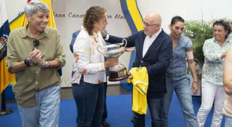 La Selección Canaria de Fútbol Sala Femenino, homenajeada en su 25 aniversario como campeonas de España