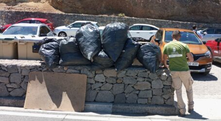 Retirados varios sacos de residuos del entorno del Roque Nublo