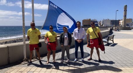 La Bandera Azul vuelve a ondear en la Playa de El Burrero por séptimo año consecutivo