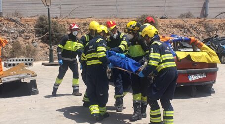 Los bomberos del Consorcio de Gran Canaria realizan prácticas aún más reales para extraer personas para su formación y el Mundial de Rescate