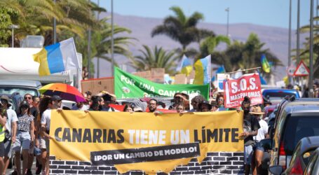 Así fue el día en el que miles de canarios cuestionaron el modelo turístico en Maspalomas