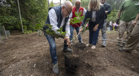 Cruz Roja planta su semilla en el Jardín Botánico