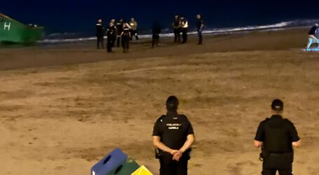 Llega una patera a Playa del Inglés a las 23:00 horas