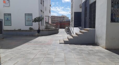 “Piedras a las ventanas”, sigue la tensión en la Plaza del Hierro ante la inacción del alcalde