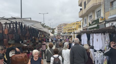 El Mercadillo de Arguineguín estrena con éxito su nueva ubicación