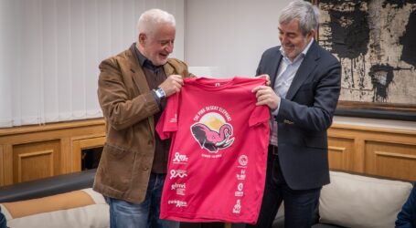 El presidente Clavijo celebra el triunfo solidario de Rafael Lesmes en el Dakar Classic