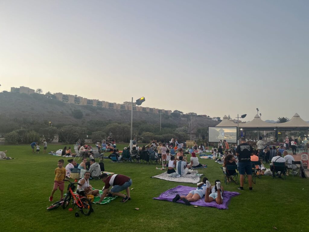 Noche de cine en el parque sur