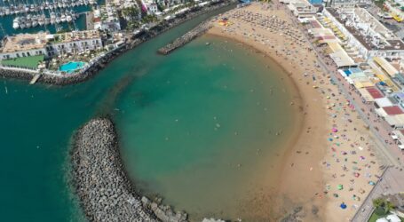 Mogán refuerza la vigilancia en playas con drones y agentes de paisano contra el tabaco, drogas, acampadas y arrojo de residuos