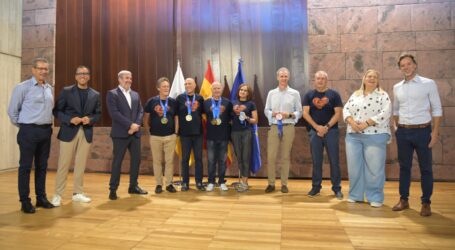 El Gobierno reconoce a la delegación tinerfeña medallista en el Mundial de Natación de Singapur