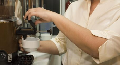 El paro sube en 21.905 personas en agosto pero marca el nivel más bajo desde 2007