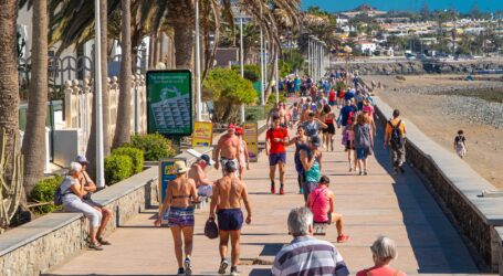 Gran Canaria cumple 50 años de turismo y abre debate