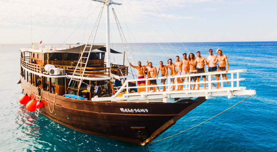 Surfistas de 5 Continentes entrenan con el método de José María Cabrera en su Escuela de Surf en Lanzarote