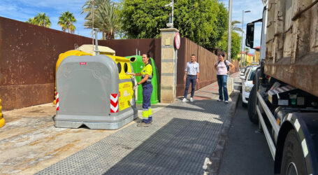 La concejalía de Limpieza renueva los contenedores de envases y plásticos en San Fernando de Maspalomas