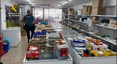 La Guardia Civil retira 575 productos caducados de un comercio en Gran Canaria