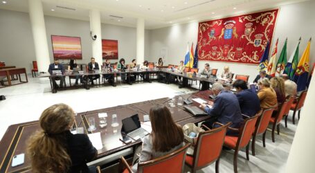 El Gobierno central avisa a Canarias de que podría bloquear la ayuda de 400 euros a los pensionistas de la PNC