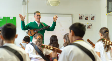 Canarias refuerza la enseñanza del timple en colegios con Germán López para impulsar identidad cultural
