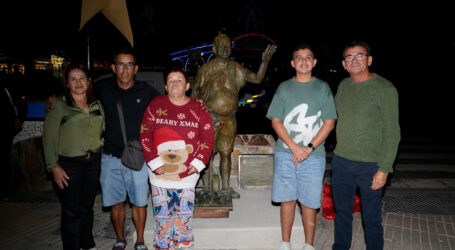 Playa de Mogán inaugura una escultura en honor a Pedro Jesús Jiménez Rivero, ‘el niño fino’ del barrio marinero