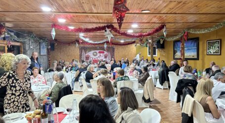Más de 500 mayores celebran la cena de Navidad en el Aeroclub de San Bartolomé de Tirajana