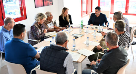 San Bartolomé de Tirajana avanza hacia la gestión indirecta del servicio de hamacas y sombrillas con respaldo del Consejo Sectorial de Playas