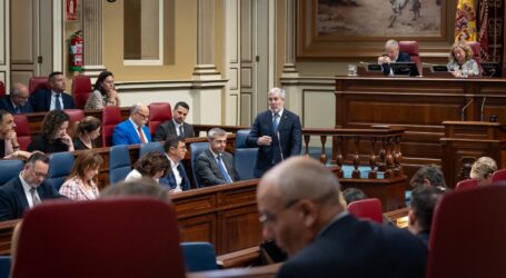 Clavijo denuncia en el Parlamento el “cuestionamiento constante” de los derechos de Canarias y rechaza la subida de tasas aeroportuarias de AENA