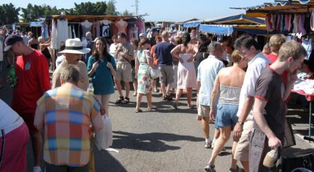 San Bartolomé de Tirajana impulsa el mercadillo de Playa del Inglés con la campaña “Un mercadillo que no se desliza con el dedo”