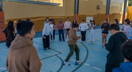 La danza urbana entra en las aulas de Mogán para fomentar deporte, creatividad y trabajo en equipo entre jóvenes