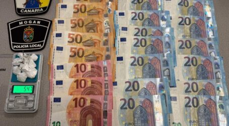 La Policía Local de Mogán detiene en Arguineguín a un hombre por presunto menudeo de cocaína