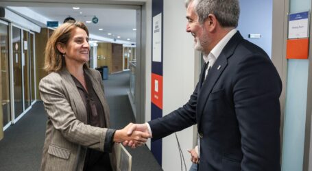 Clavijo pide a Sánchez defender en Bruselas la conectividad aérea y marítima de Canarias