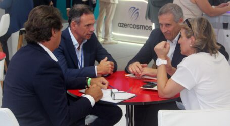 Canarias busca atraer inversión aeroespacial en el congreso IAC de Turquía