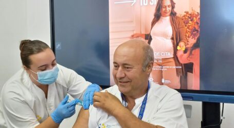 Canarias inicia la vacunación en los centros de salud: cómo pedir cita y a quién está dirigida