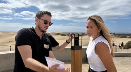 Las Dunas de Maspalomas estrenan un punto selfie con información turística para los visitantes
